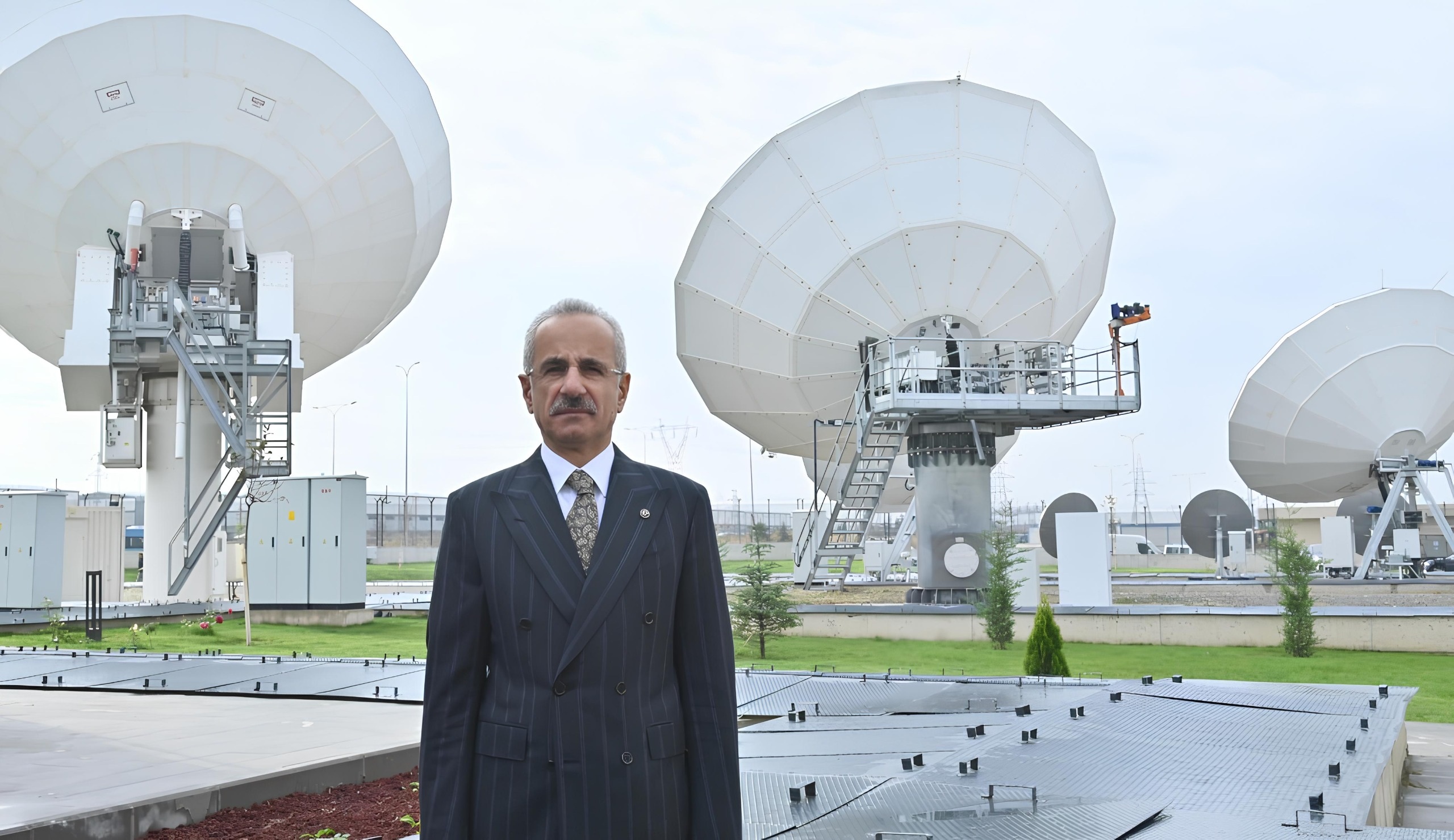 bakan-uraloglu-turksat-ges-82-milyon-l-881859-261962.jpg