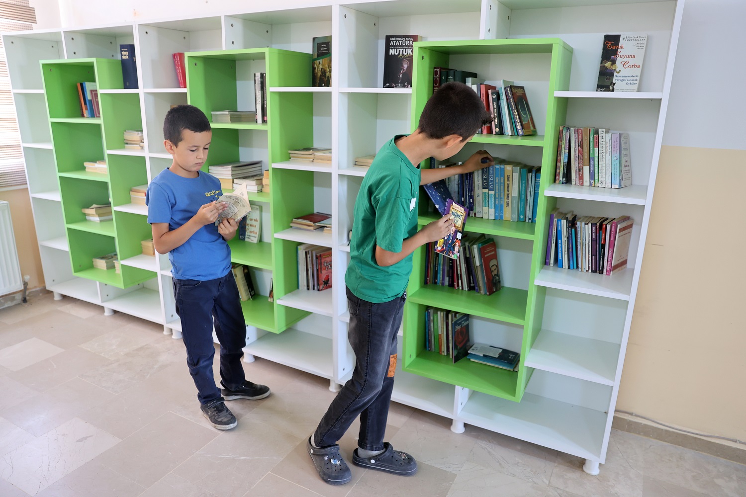 aa-20250829-38955209-38955205-kanserden-olen-agabeyinin-kutuphane-hayalini-memleketindeki-okulda-gerceklestirdi.jpg