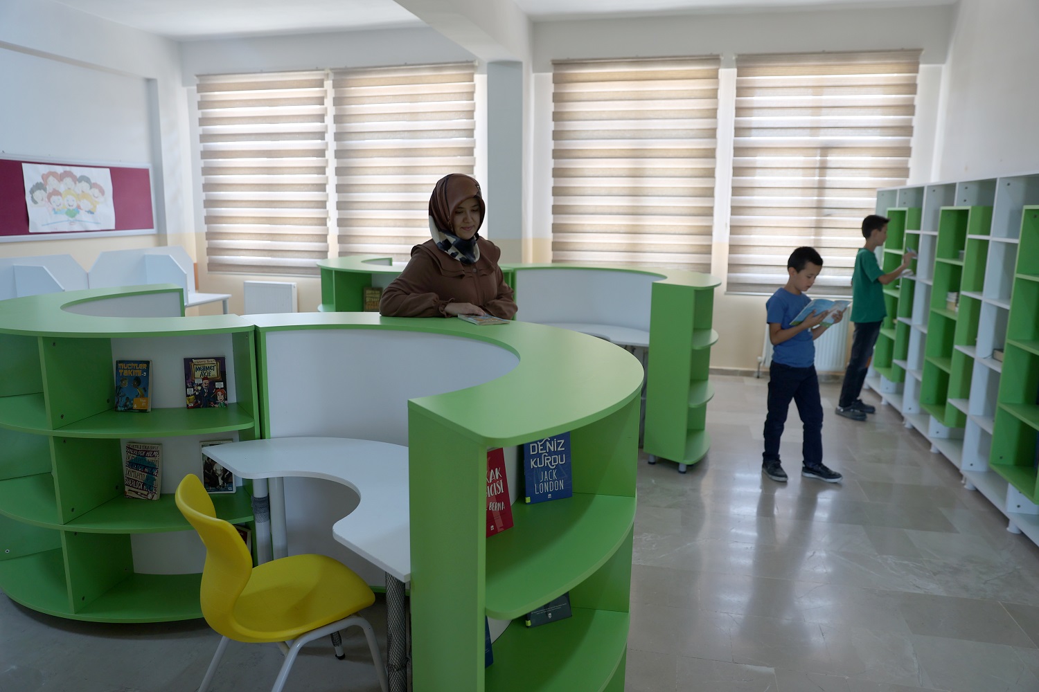 aa-20250829-38955209-38955206-kanserden-olen-agabeyinin-kutuphane-hayalini-memleketindeki-okulda-gerceklestirdi.jpg