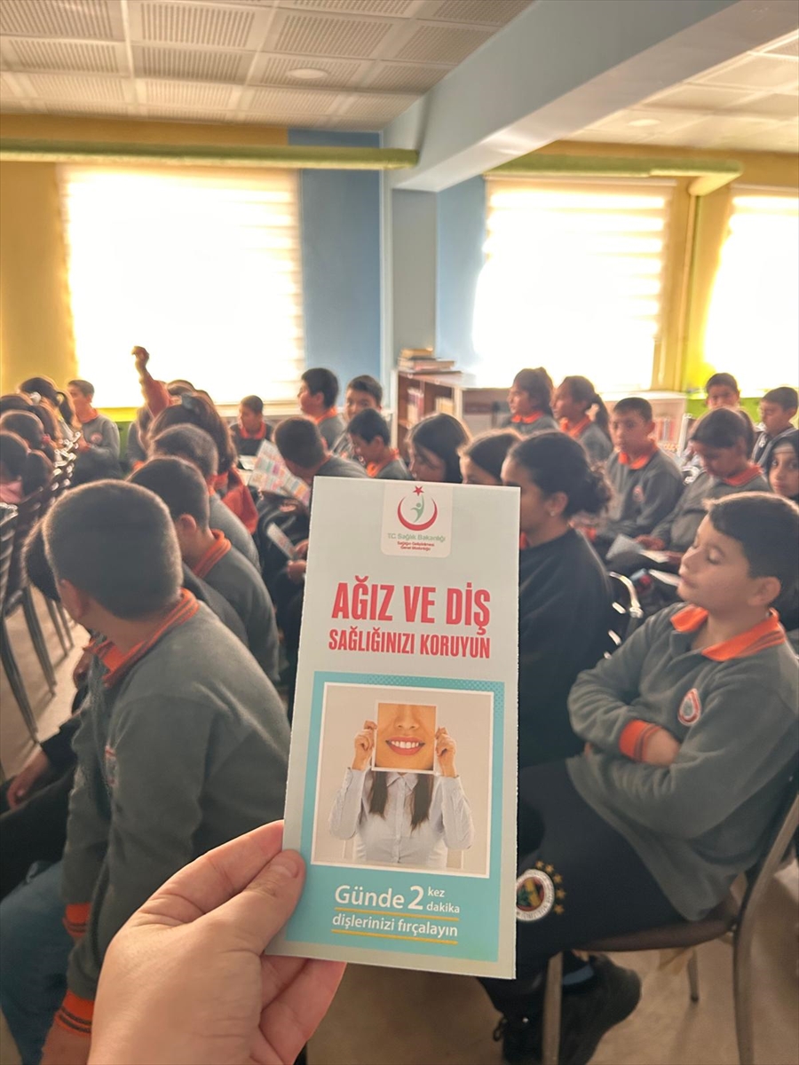 aa-20251127-39817923-39817919-gemerekte-ogrencilere-dis-sagligi-egitimi-verildi.jpg