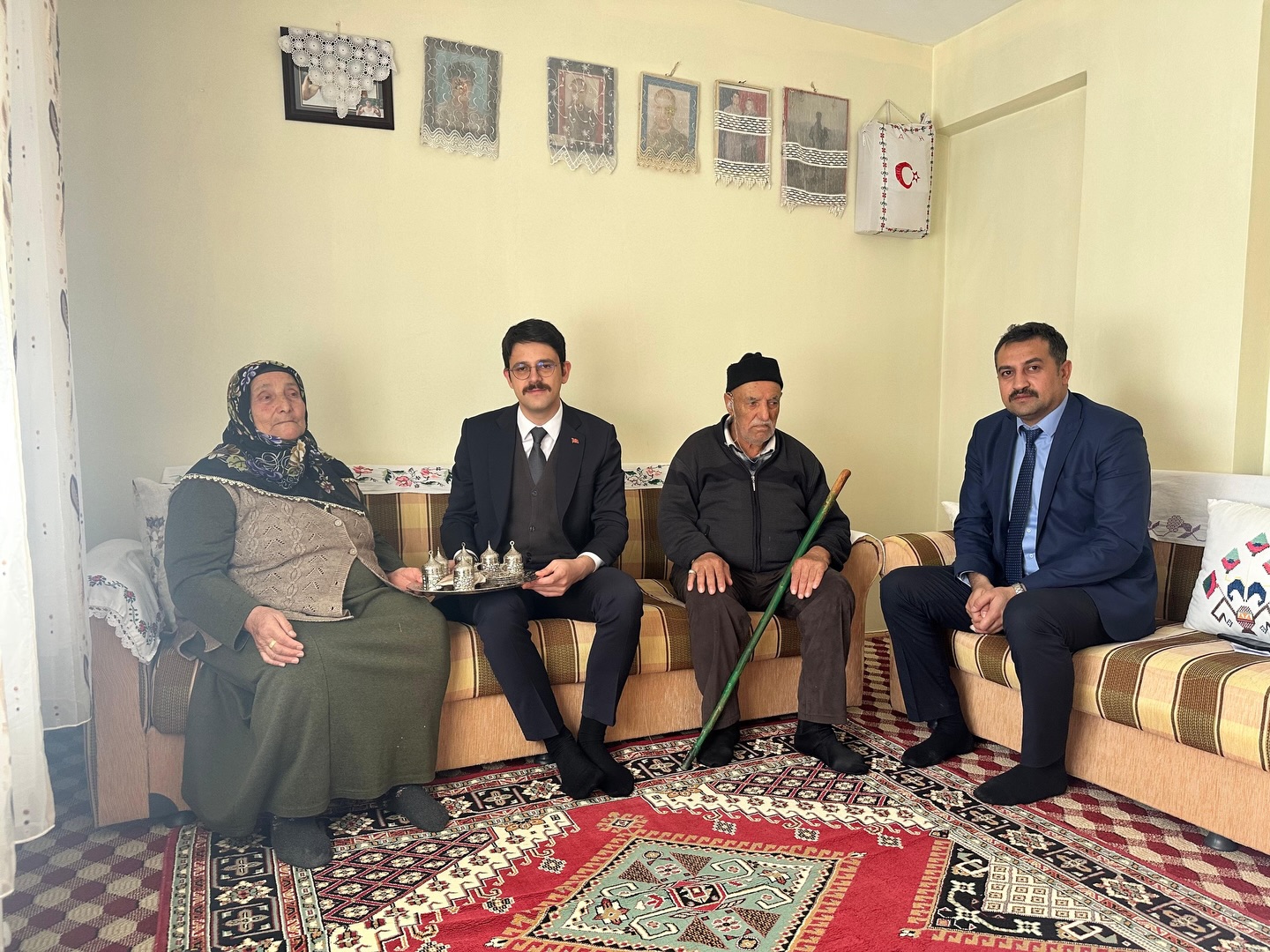 aa-20251212-39962047-39962046-ulas-kaymakami-eskimez-sehit-yakinlarini-ziyaret-etti.jpg