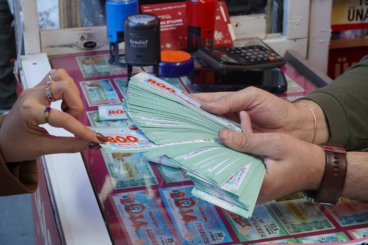 milli-piyangonun-rekor-ikramiyesine-ant-1059353-314400.jpg
