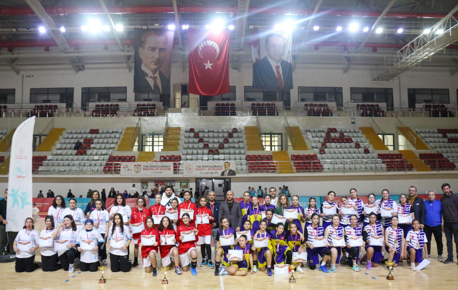 basketbol-yildiz-kizlar-1.jpeg