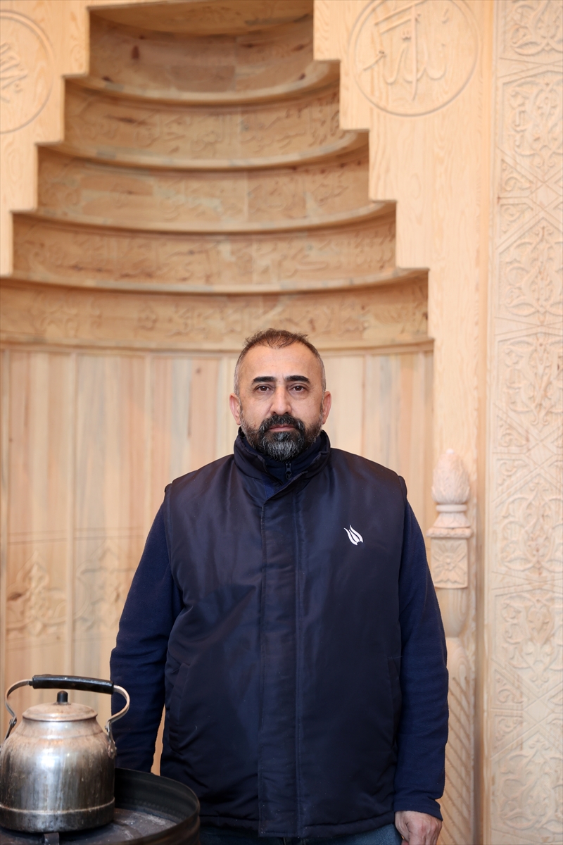 aa-20260123-40342811-40342810-sivasli-ahsap-ustasi-selcuklu-motiflerini-8-ayda-mihraba-isledi.jpg
