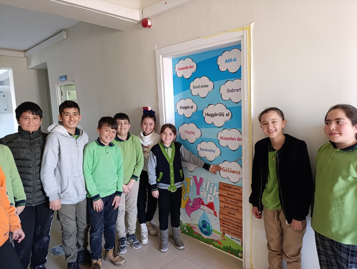 aa-20260213-40540222-40540219-ulasta-bir-koy-okulunun-sinif-kapilari-ataturk-ve-asik-veysel-resimleriyle-kaplandi.jpg