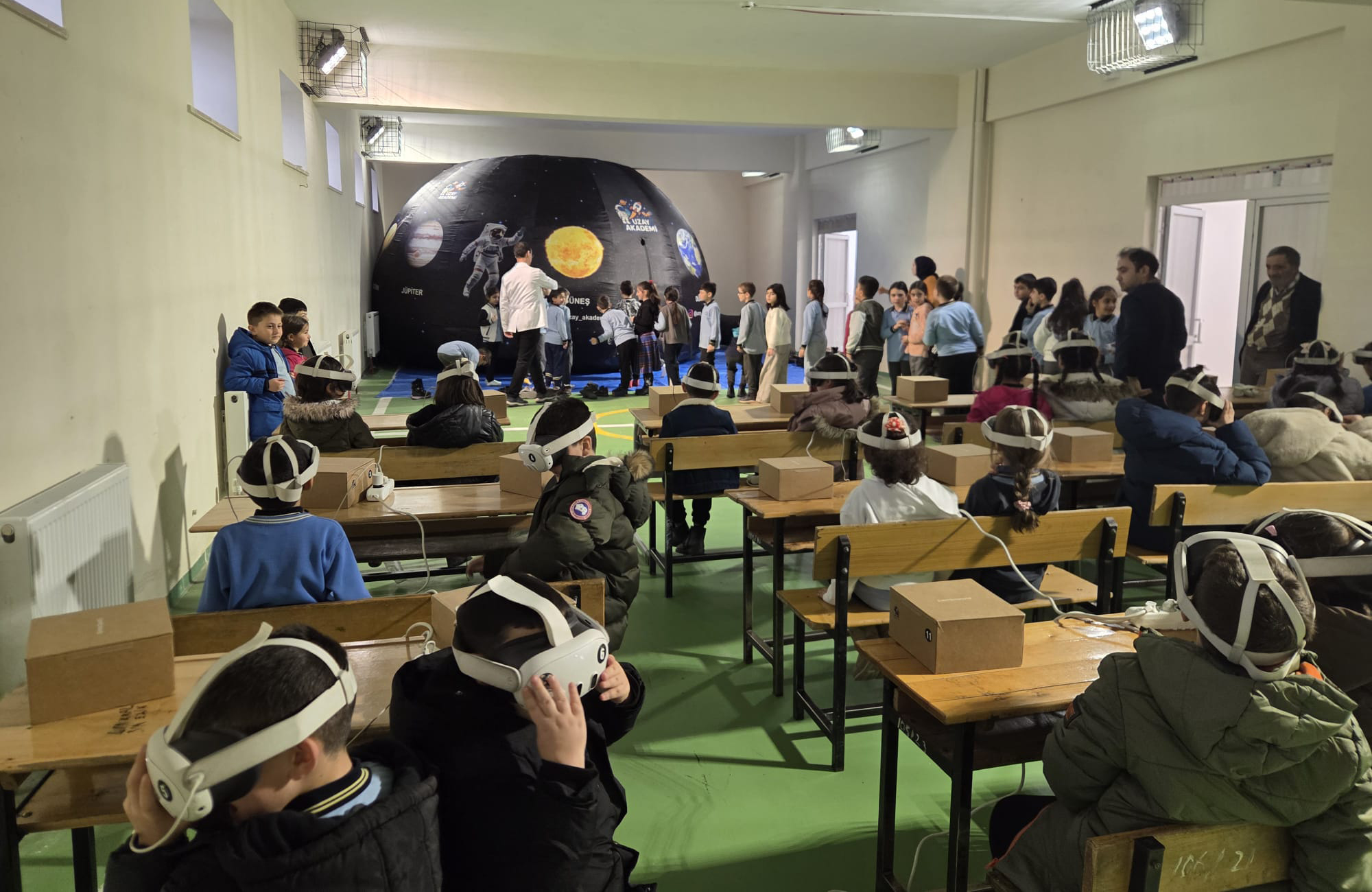 aa-20260213-40540886-40540885-zarada-uzay-cadiri-ve-sanal-gerceklik-etkinligi-duzenlendi.jpg