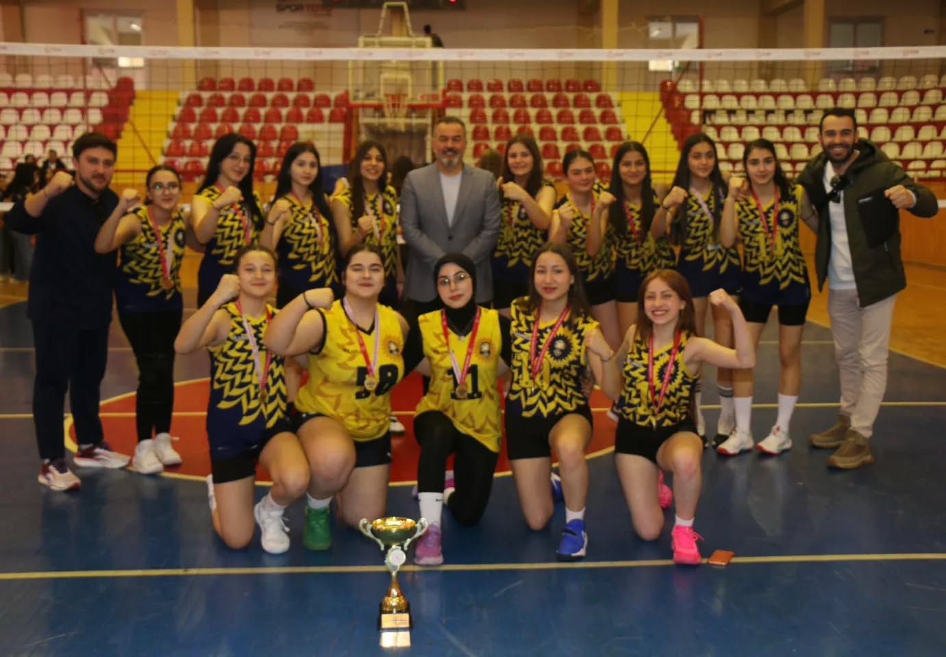 yildiz-kizlar-voleybol-1.jpg