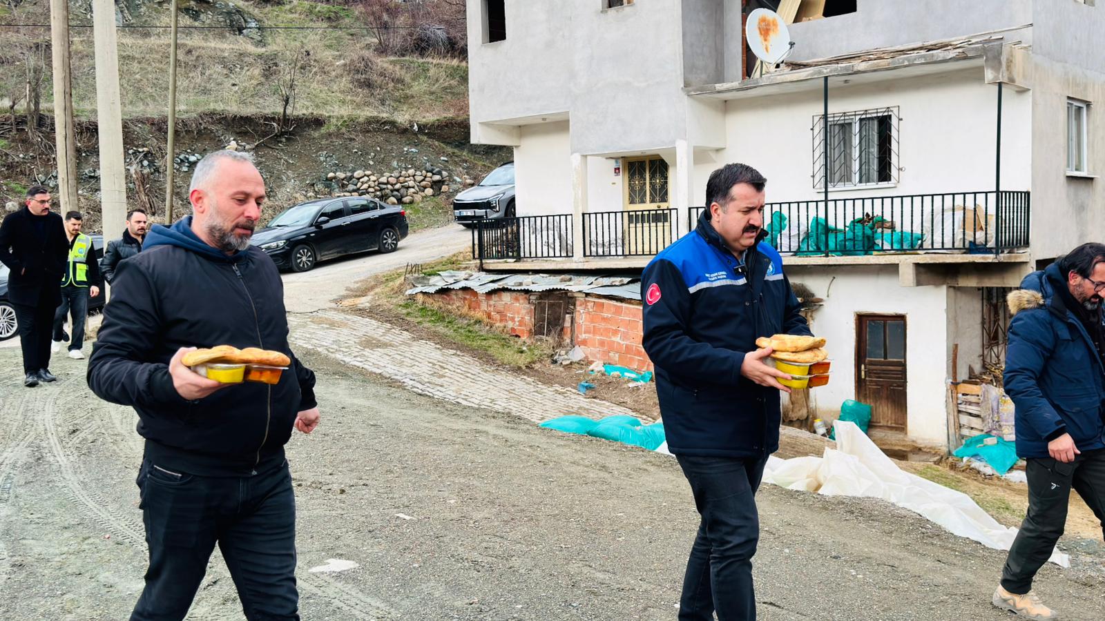aa-20260224-40649464-40649463-susehri-belediyesi-ramazan-ayinda-her-gun-190-aileye-sicak-yemek-ulastiriyor.jpg