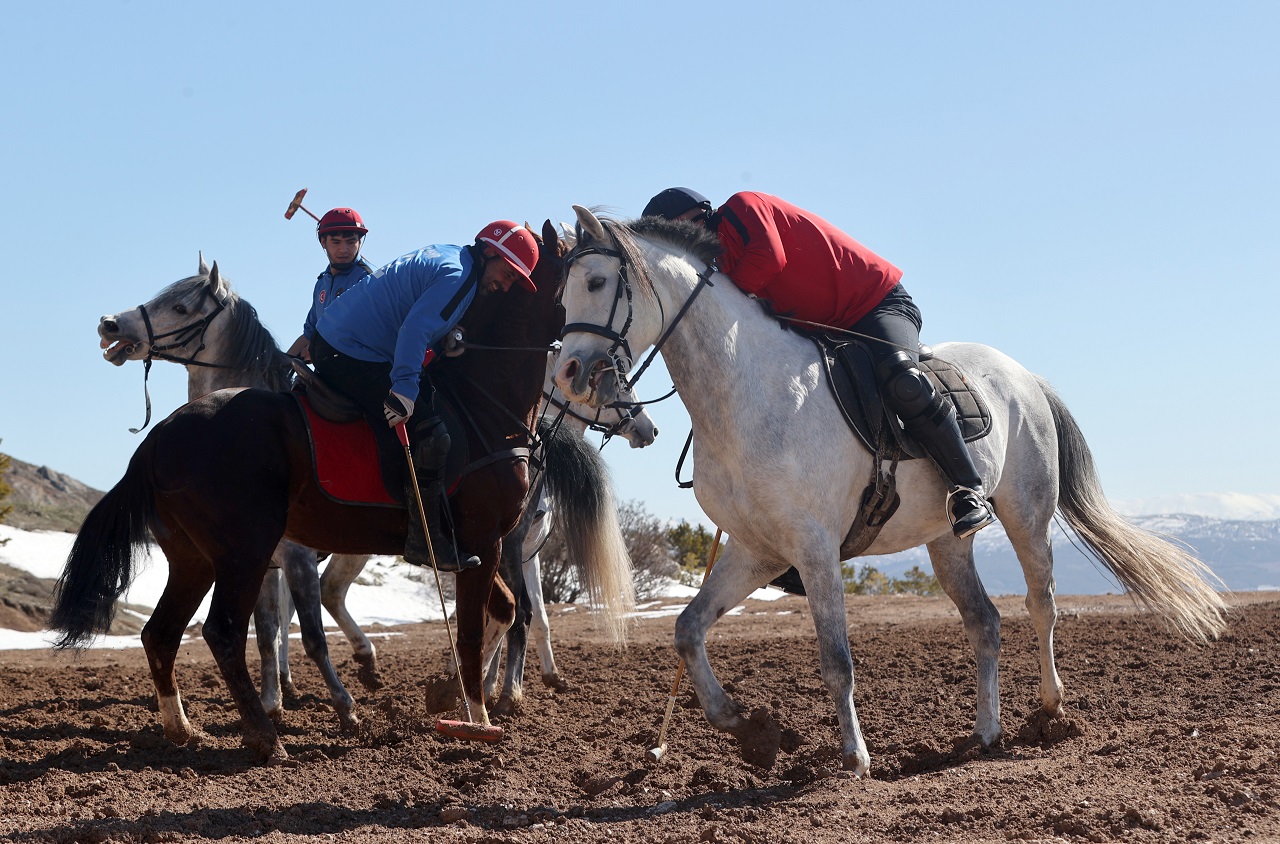 aa-20260224-40650471-40650466-gecmisi-yuzyillar-oncesine-dayanan-atli-spor-gelenegi-cevgan-sivasta-yasatiliyor.jpg