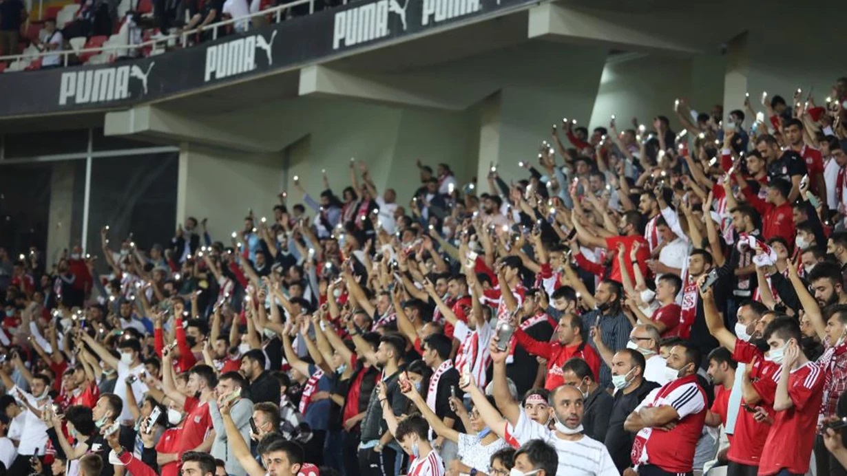 sivasspor-corum-fk-taraftar-1.jpg