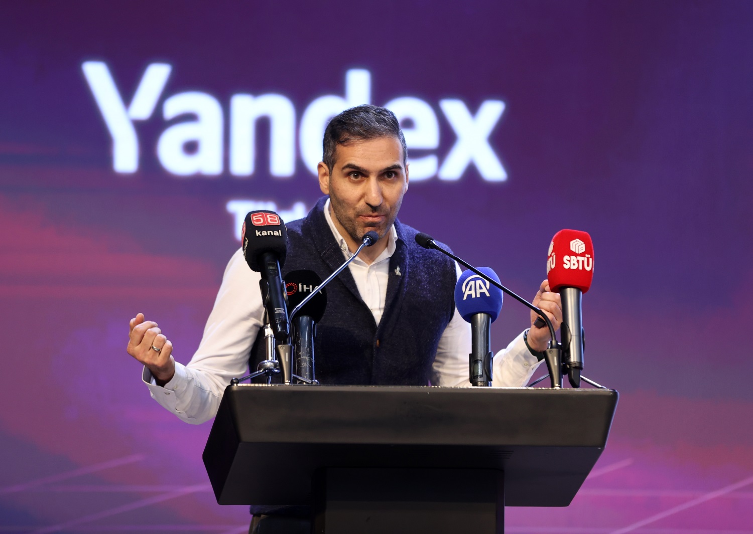 aa-20260427-41226227-41226208-yandex-turkiyenin-duzenledigi-anadolu-hackathon-yarismasinda-final-heyecani-yasandi.jpg