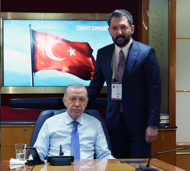 ferhat-murat-kimdir-aslen-nereli-esi-kim-hangi-partiye-yakin-iste-hayati-ve-kariyeri-11.jpg