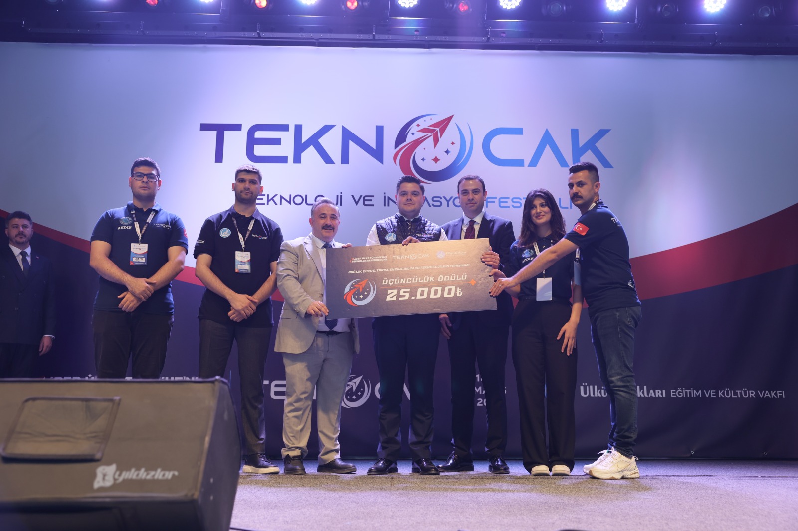 aa-20260519-41433410-41433405-teknocak-festivalinde-dereceye-giren-takimlar-odullerini-aldi.jpg