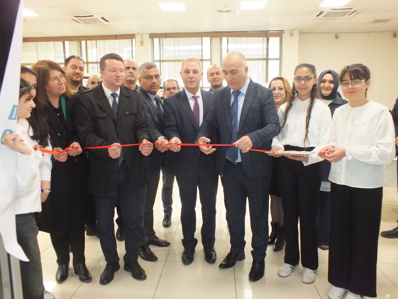 aa-20260521-41453166-41453164-sivasta-ortaokul-ogrencilerince-resim-ve-teknoloji-tasarim-sergisi-acildi.jpg