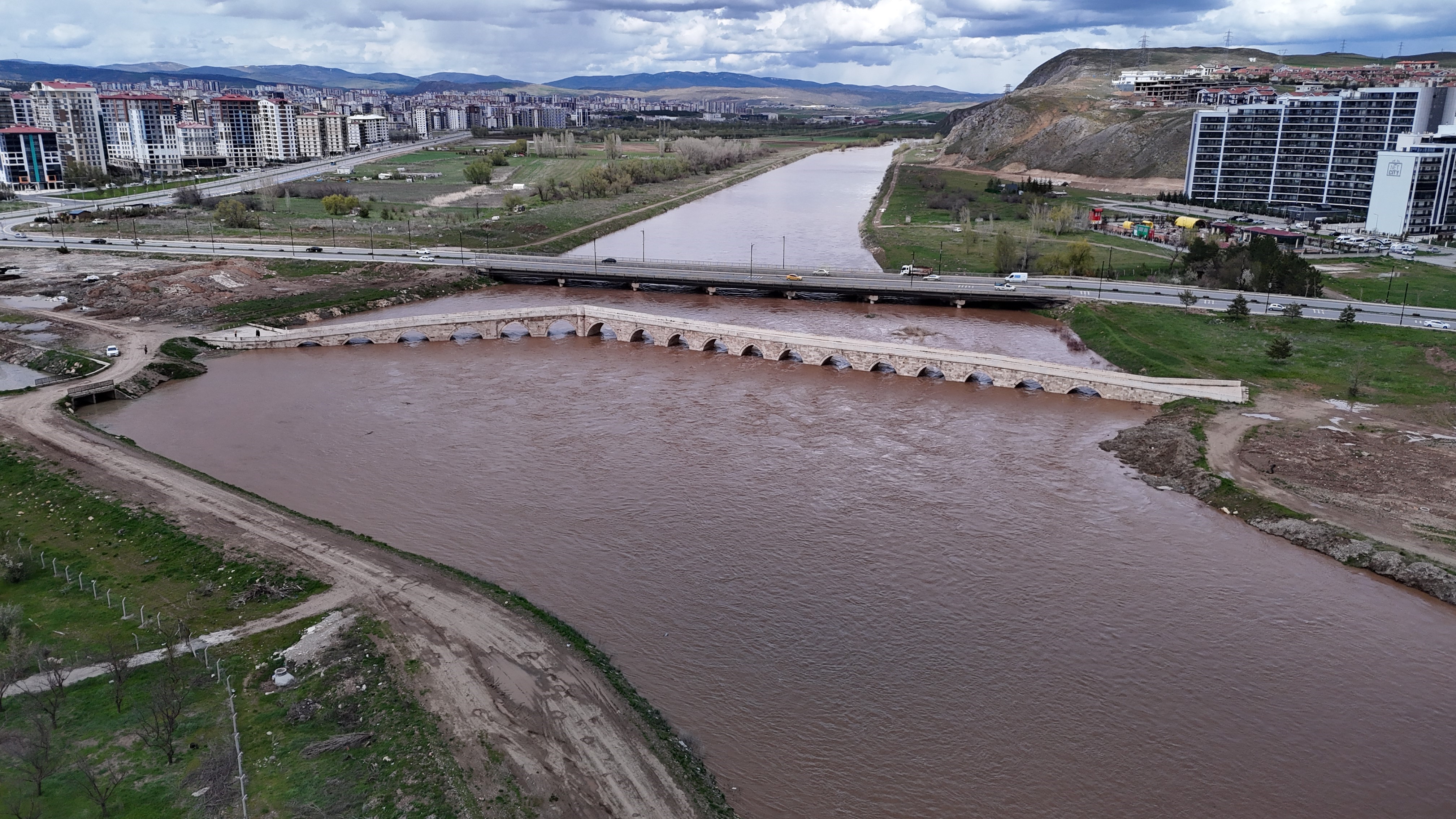 aw711407-01.jpg