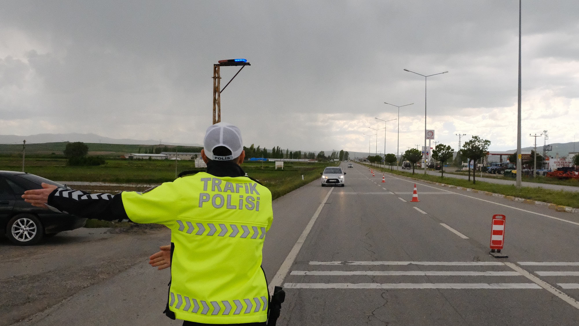 sarkislada-trafik-ekiplerinden-bayram-1330196-395172.jpg