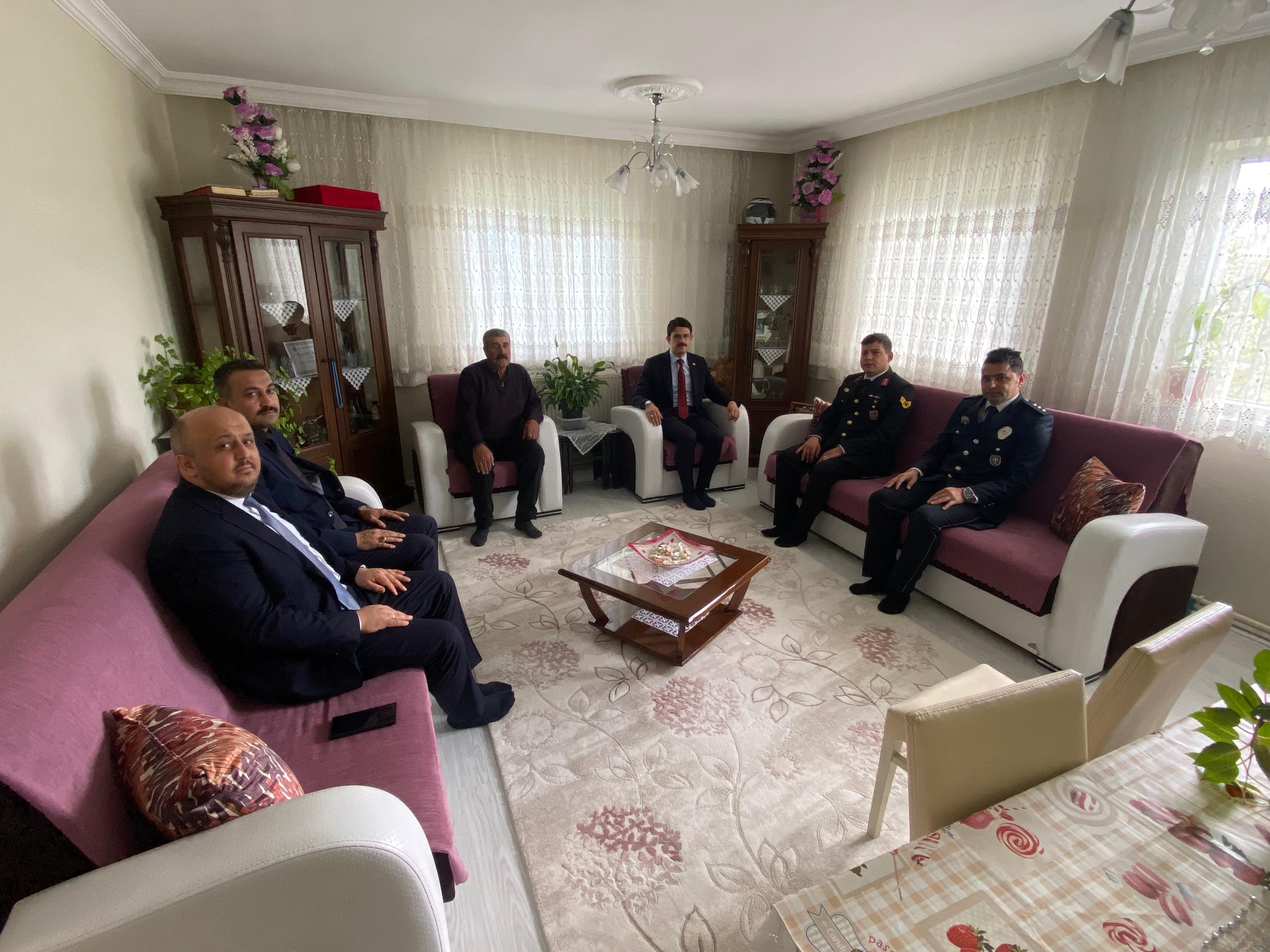 aa-20260527-41507048-41507047-ulas-kaymakami-eskimez-sehit-ailesini-ziyaret-etti.jpg