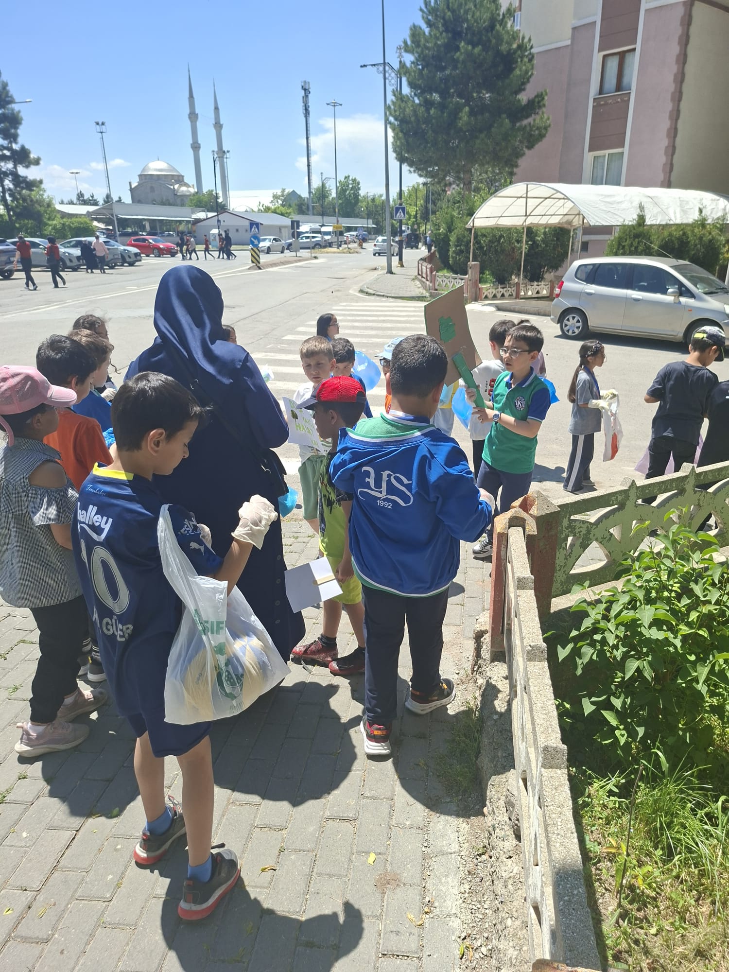 aa-20260605-41588328-41588326-sivasta-ilkokul-ogrencilerinden-cevre-temizligi-etkinligi.jpg