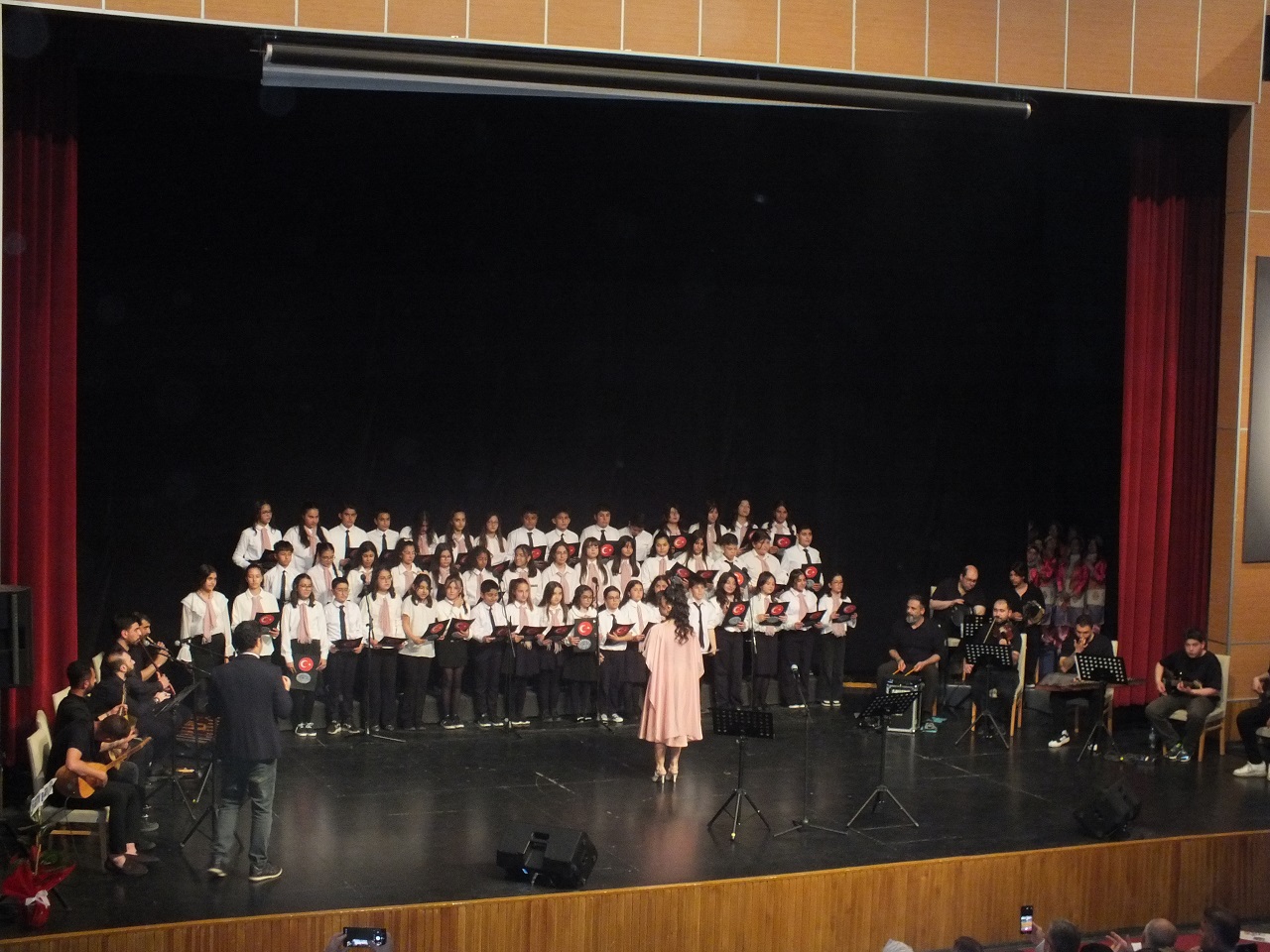 aa-20260606-41592474-41592473-sivasta-4-eylul-ortaokulunda-yil-sonu-programi-duzenlendi.jpg