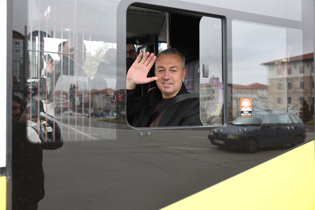 ulasim-filosu-gucleniyor-12-metrelik-yeni-otobusler-hizmete-girdi-4657.jpg