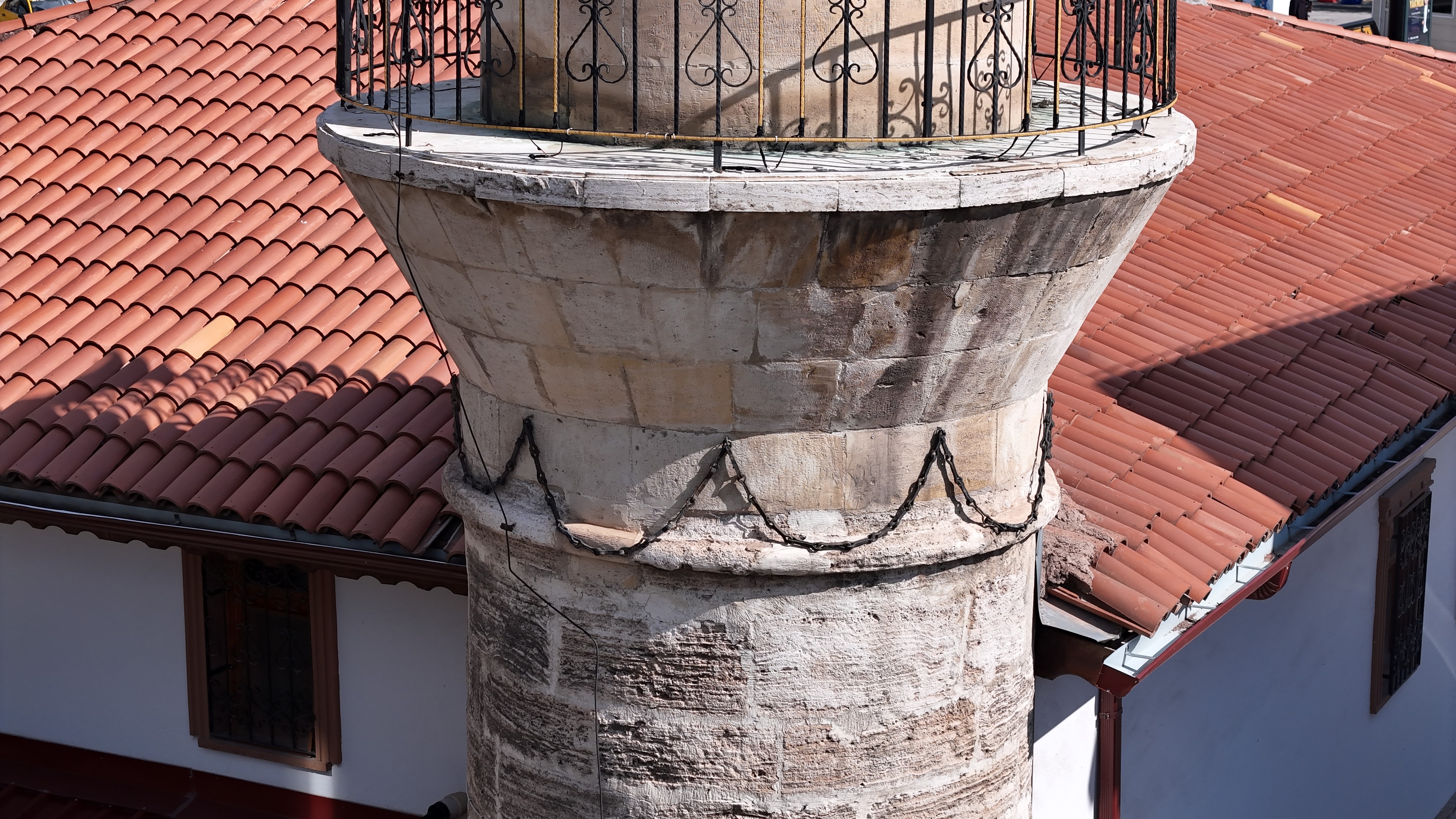 aw723949-02.jpg