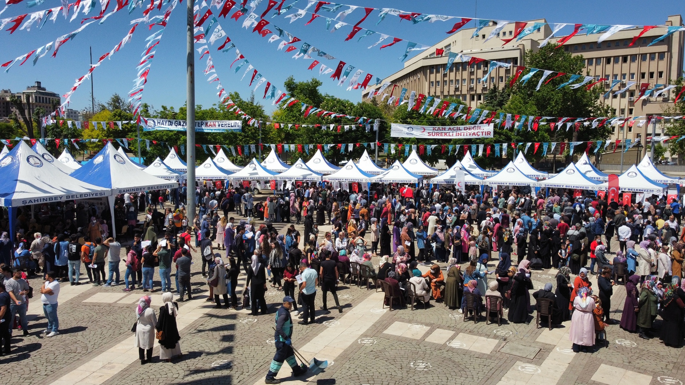 kizilay-yilin-ilk-5-ayinda-12-milyon-un-1362345-404442.jpg