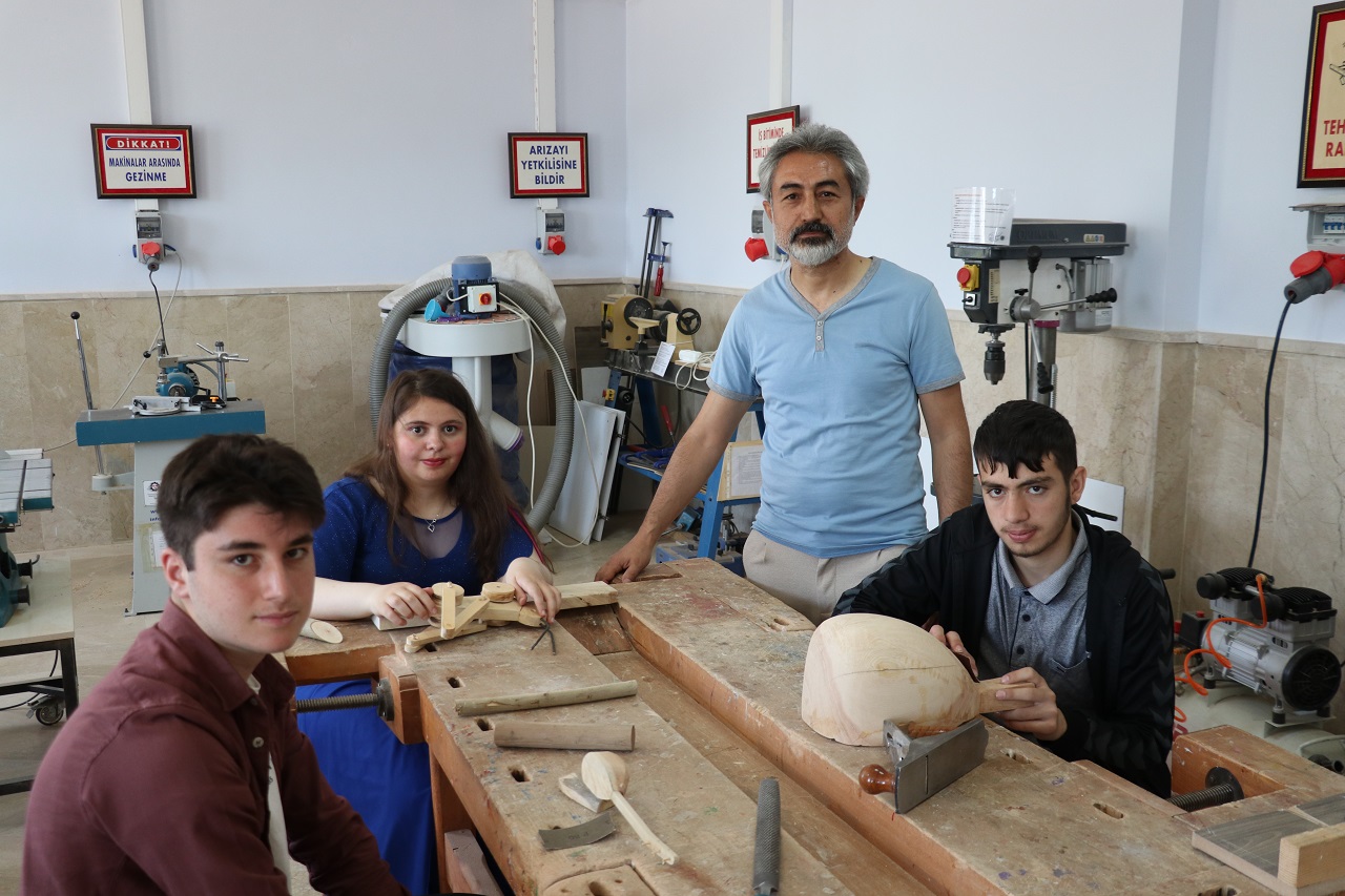 aa-20260622-41747341-41747330-ozel-ogrenciler-aldiklari-egitimle-meslek-ogrenip-is-imkani-buluyor.jpg