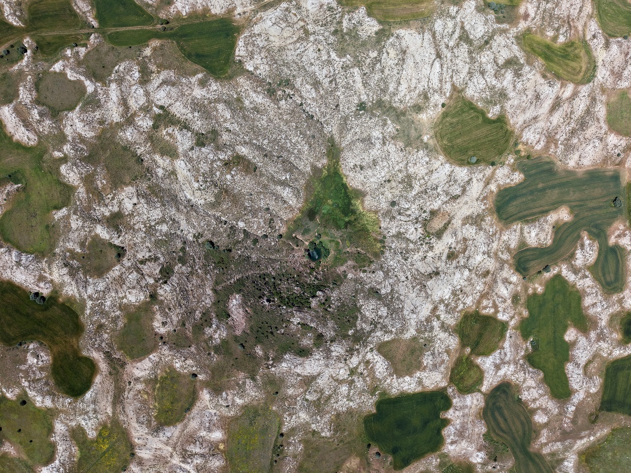 aa-20260625-41782496-41782491-sivasta-obruklar-ve-tabanindaki-gol-dronla-goruntulendi.jpg