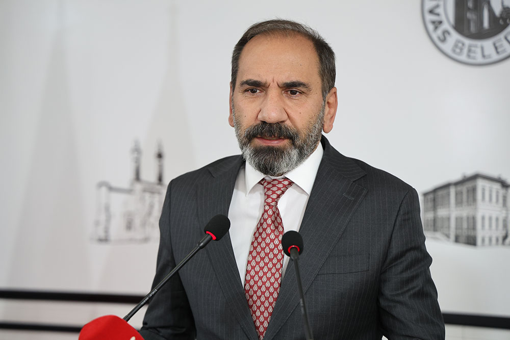 mecnun-otyakmaz-sivasspor-3.jpg