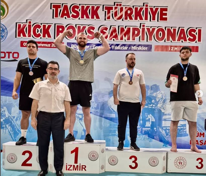 kick-boks-kadir-yildirim-kimdir-nereli-iste-yasi-esi-ve-basarilari-21.jpg