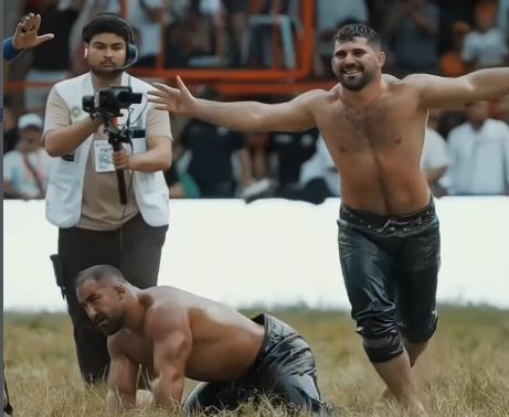 kirkpinar-baspehlivani-erkan-tas-kimdir-kac-yasinda-nereli-ve-evli-mi-mustafa-tas-ile-akraba-mi1.jpg