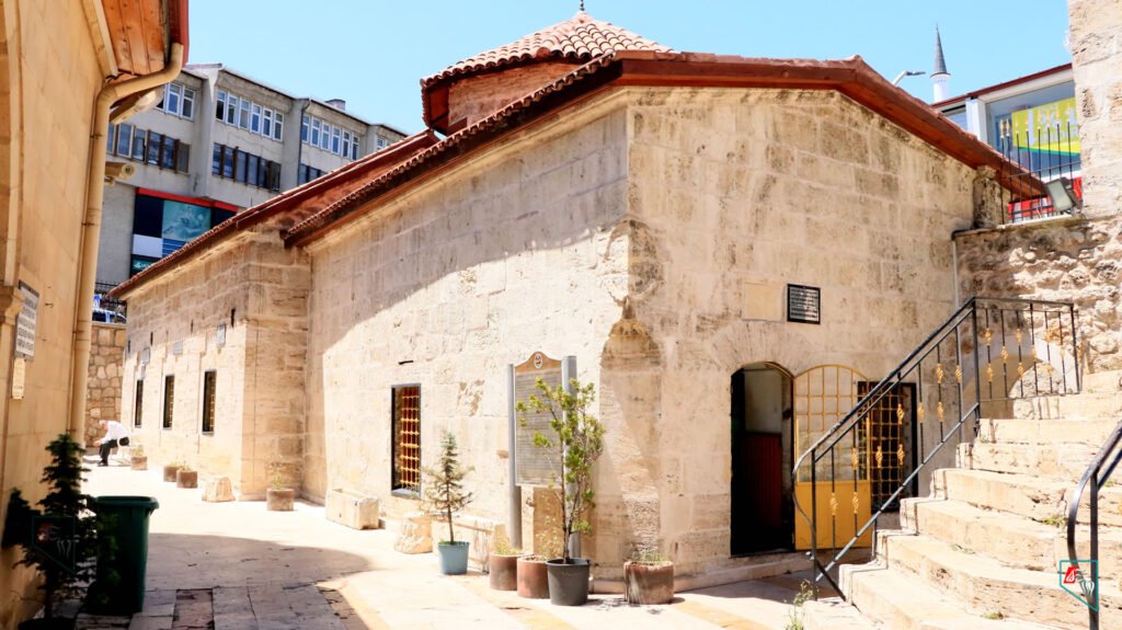 sems-i-sivasi-turbesi-2-1024x575.jpg