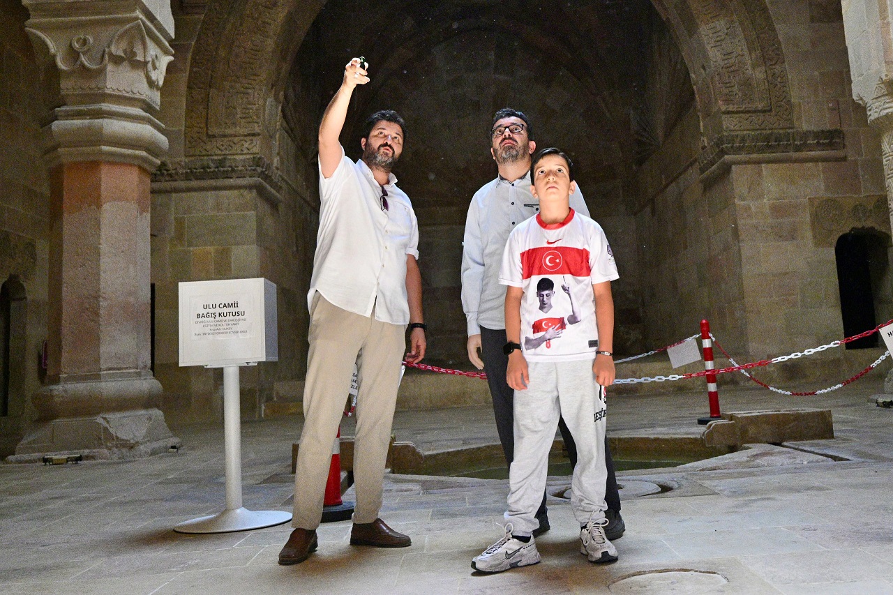 aa-20260725-42061445-42061430-cocukluk-hayalini-anadolunun-elhamrasinda-gerceklestiriyor.jpg