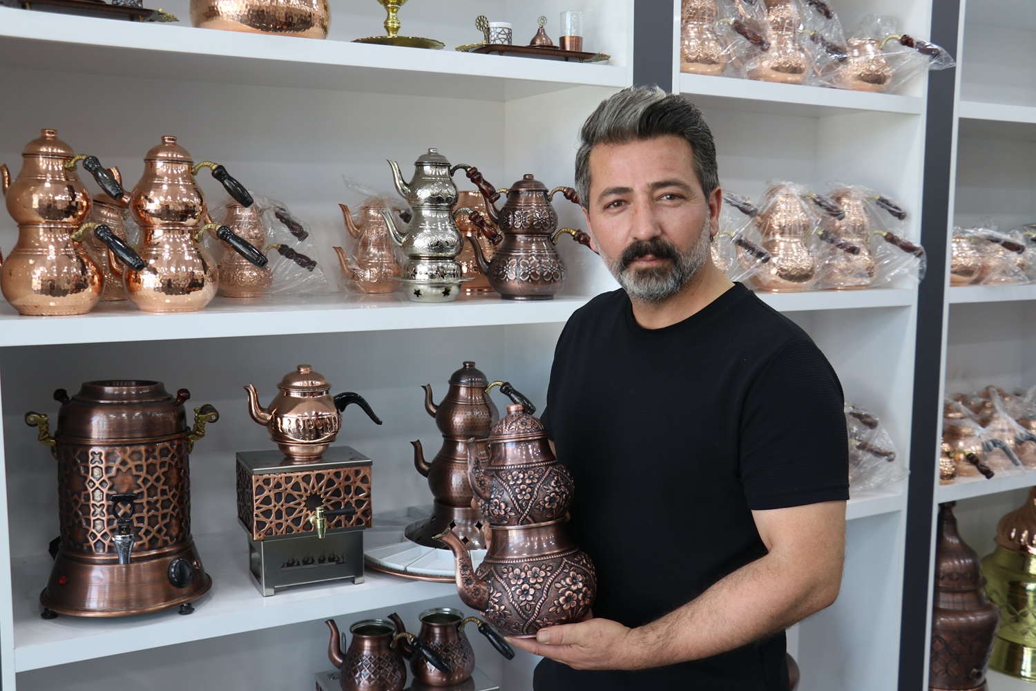 aa-20260728-42081122-42081121-bakir-ustasinin-celik-uclu-kalemlerle-sekil-verdigi-urunler-yurt-disindan-talep-goruyor.jpg
