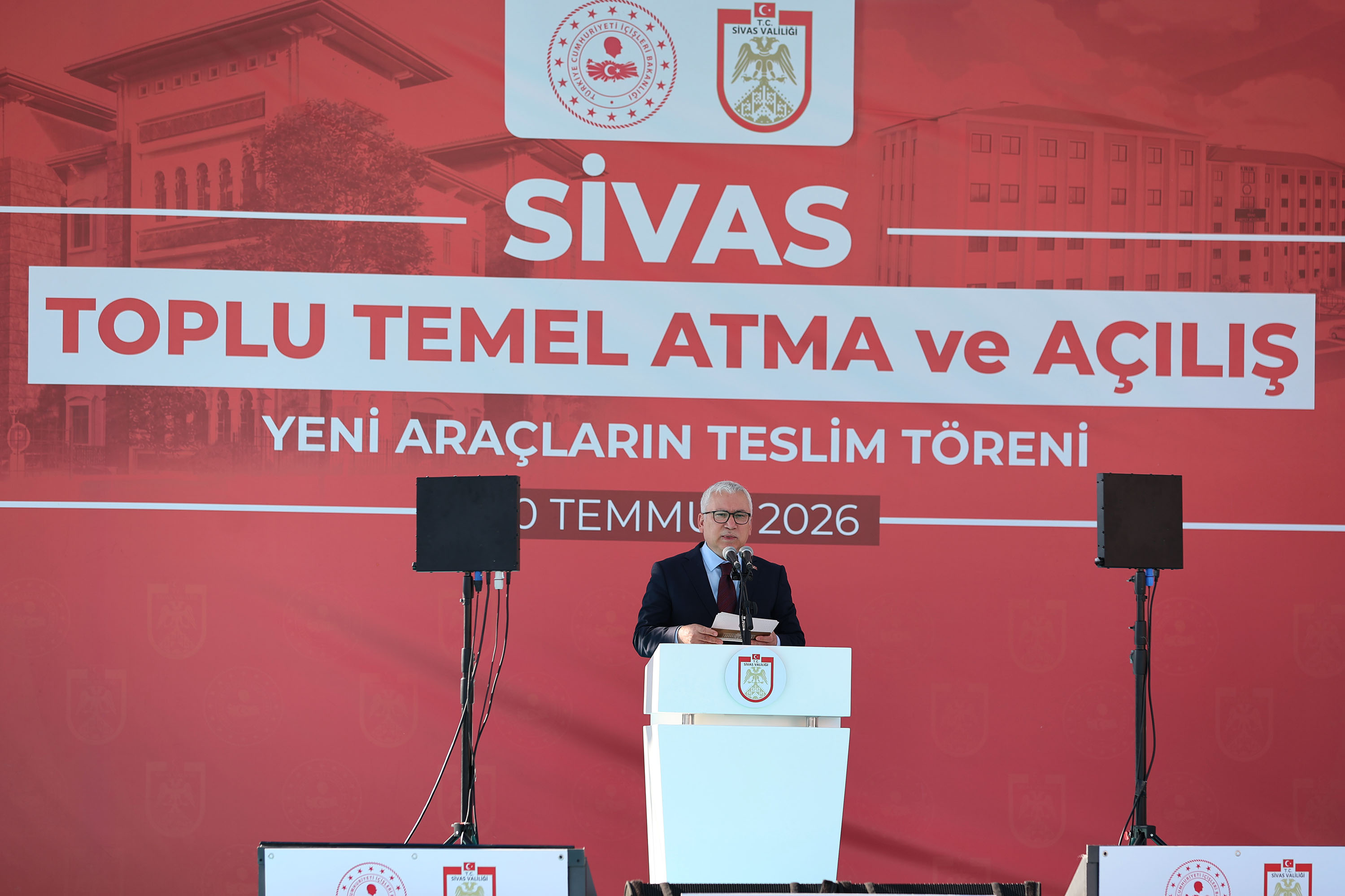 hofk2ovwkaa0nzz.jpg