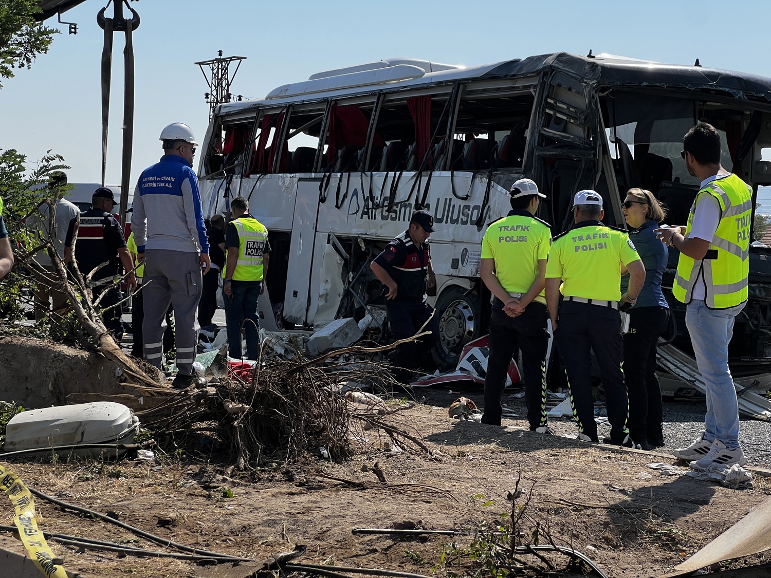 kayseride-yolcu-otobusu-devrildi-1-olu-1442113-428864.jpg