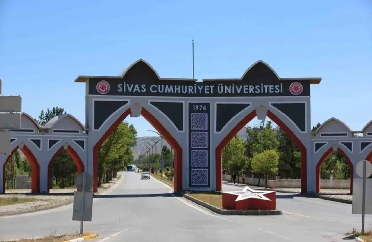 2004-cumhuriyet-universitesinden-vakif-okullari-iddialarina-net-aciklama.webp