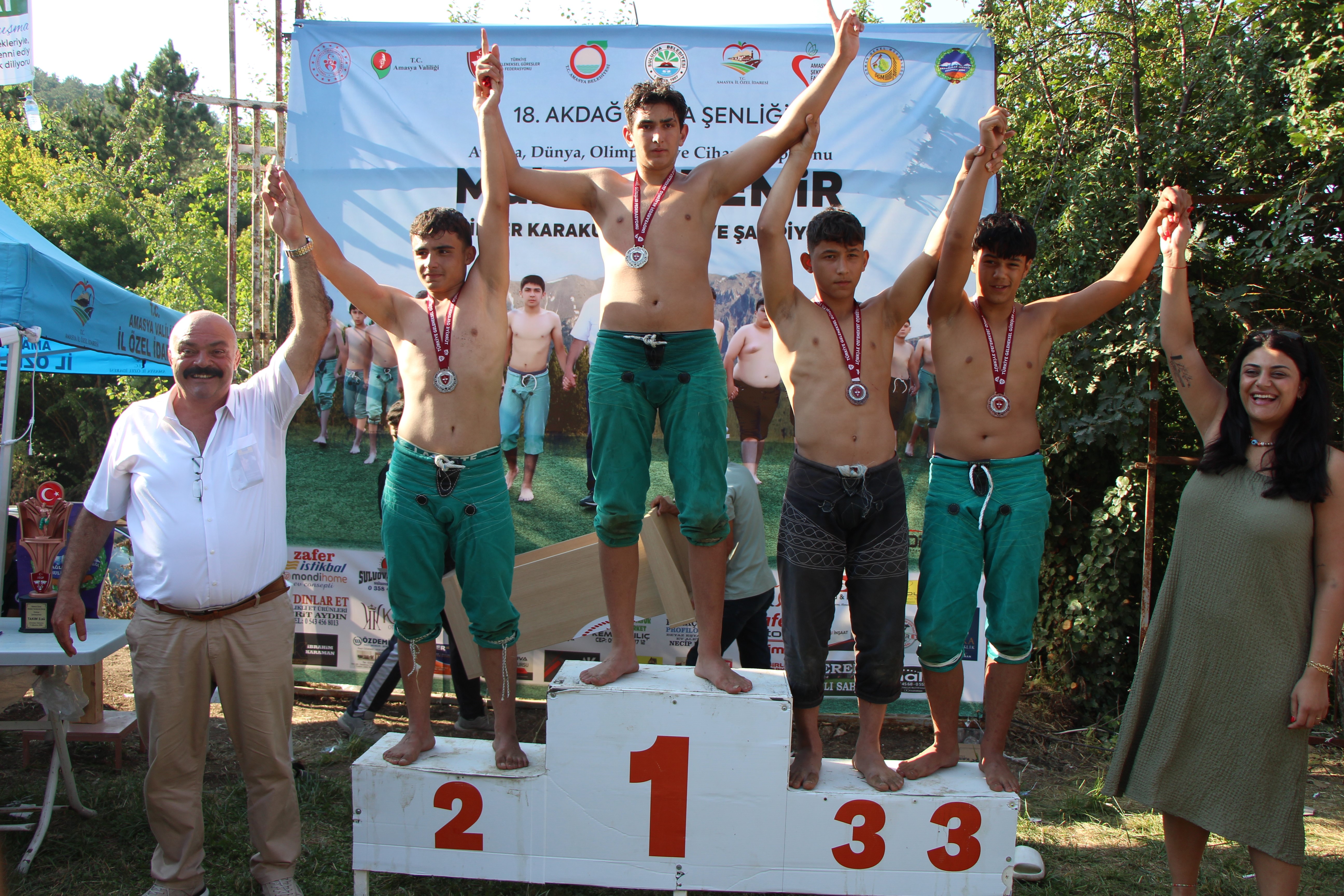 aw764263-03.jpg