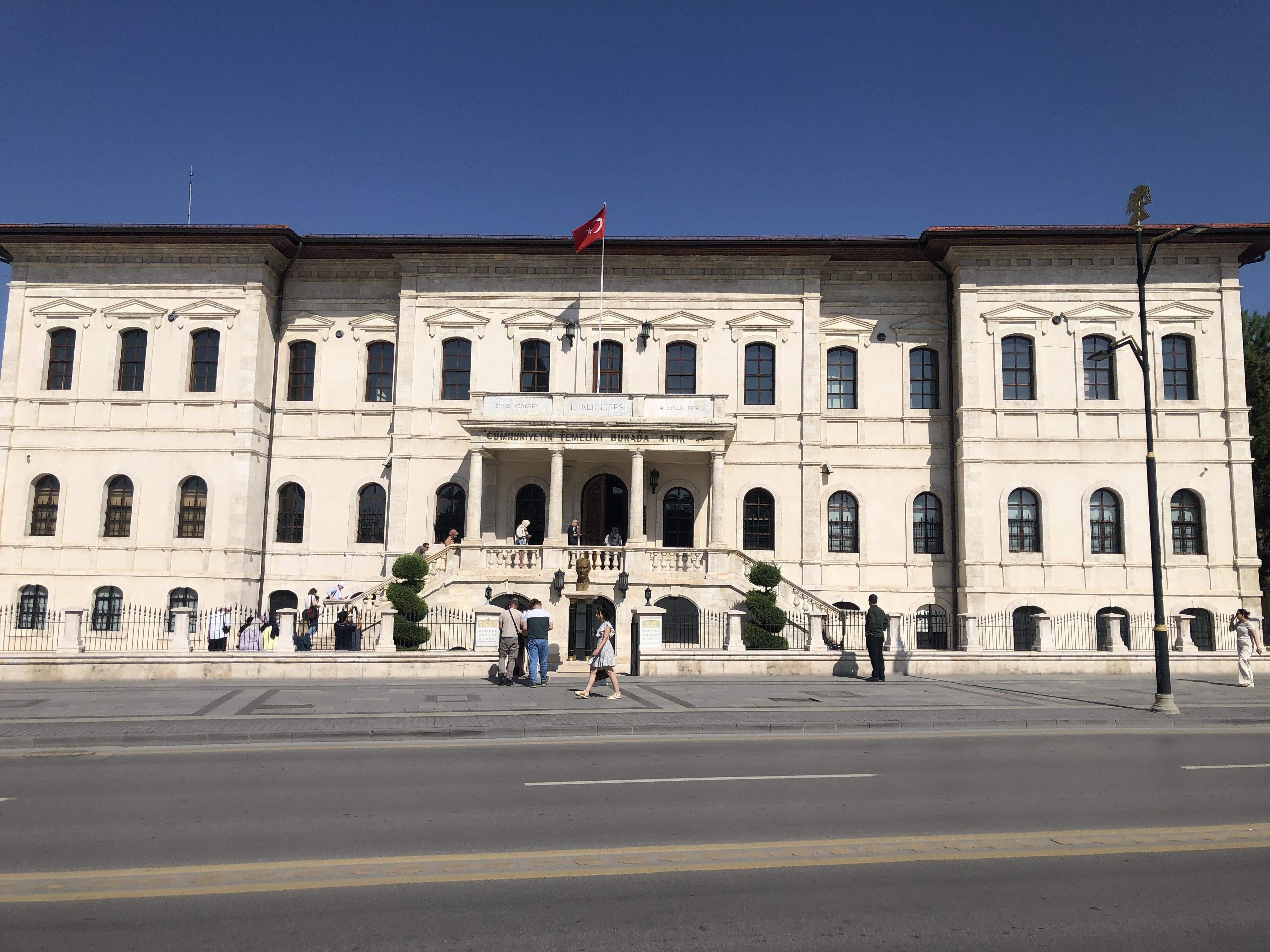 aw773351-01.jpg