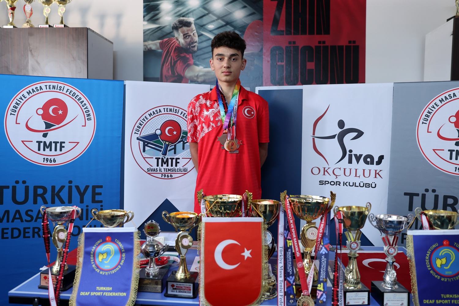 aa-20260830-42339185-42339181-yemek-masasina-file-gererek-masa-tenisine-baslayan-ebubekir-ince-avrupadan-3-madalyayla-dondu.jpg