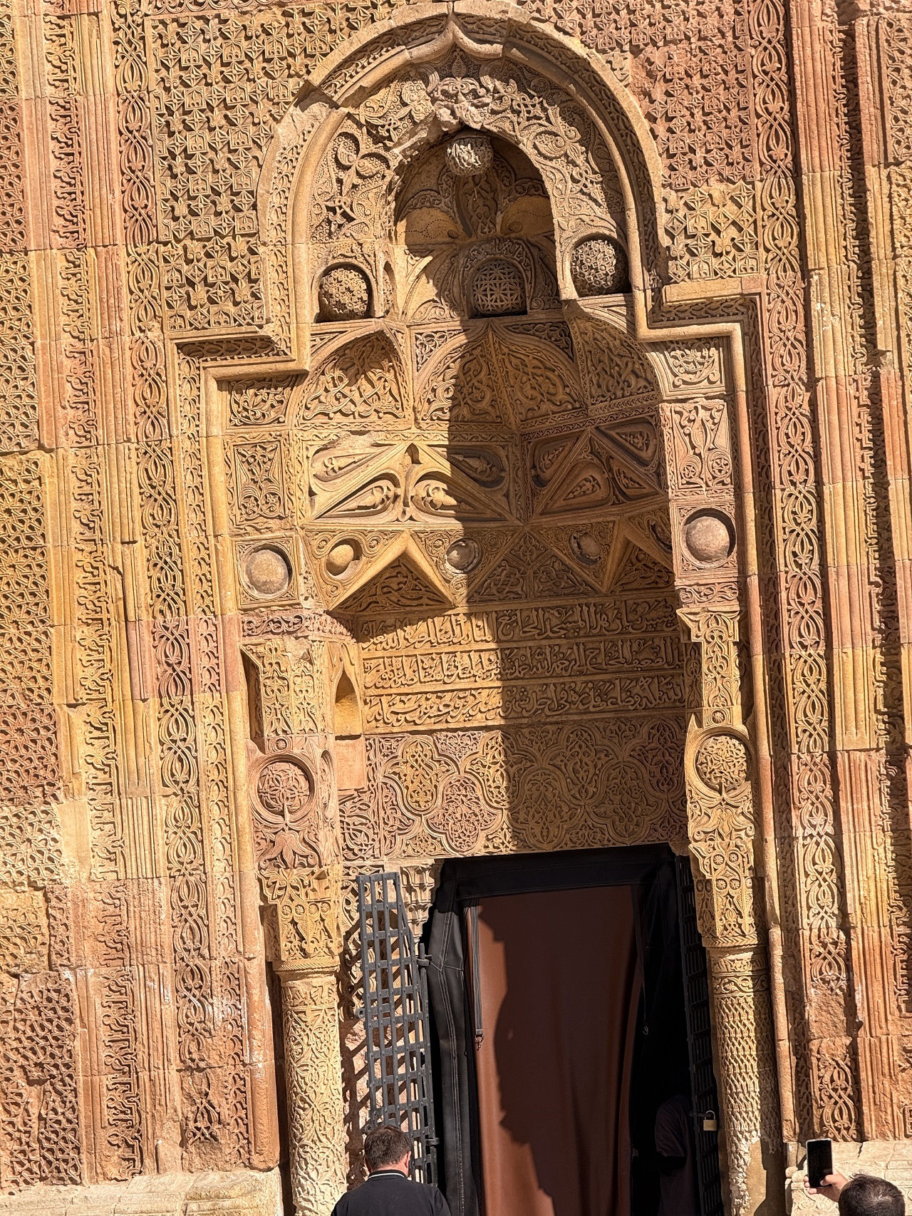 tarihin-tasla-yazilmis-saheserinde-golg-1483544-441388.jpg