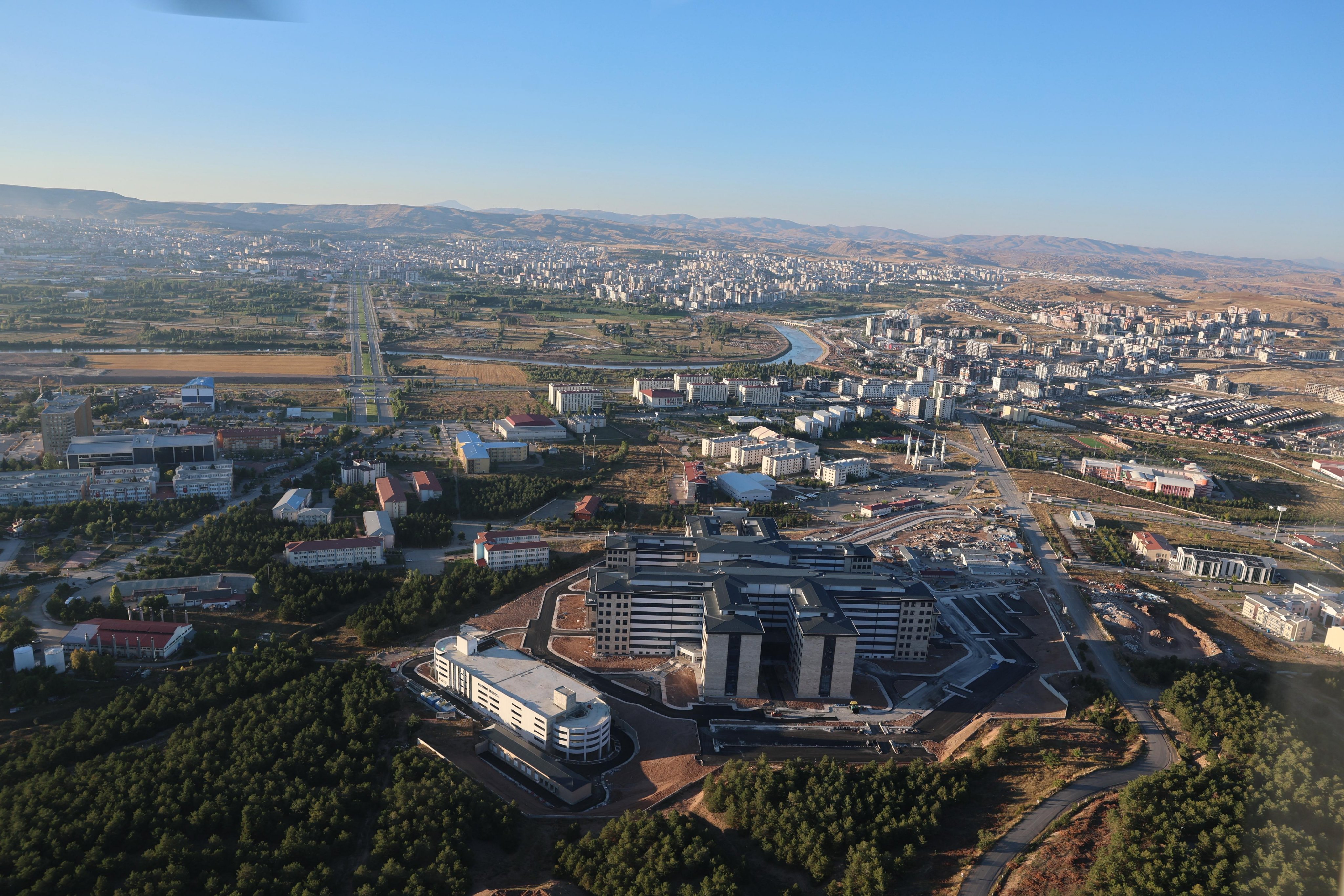 hrtsqw-wuaeu9km.jpg