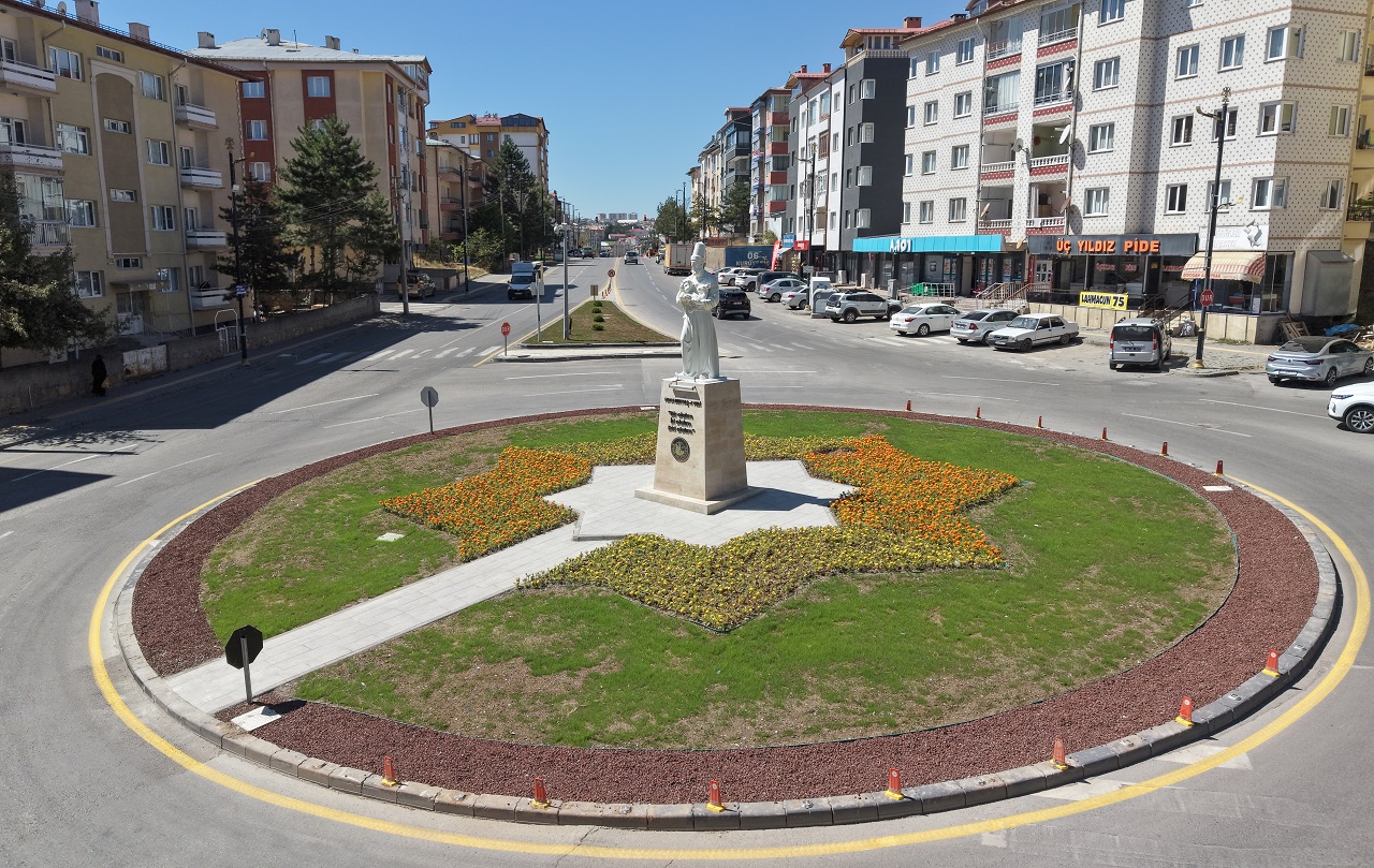 aa-20260912-42447538-42447530-haci-bektas-velinin-birlik-mesaji-veren-aslanli-ve-ceylanli-heykeli-yaptirildi.jpg