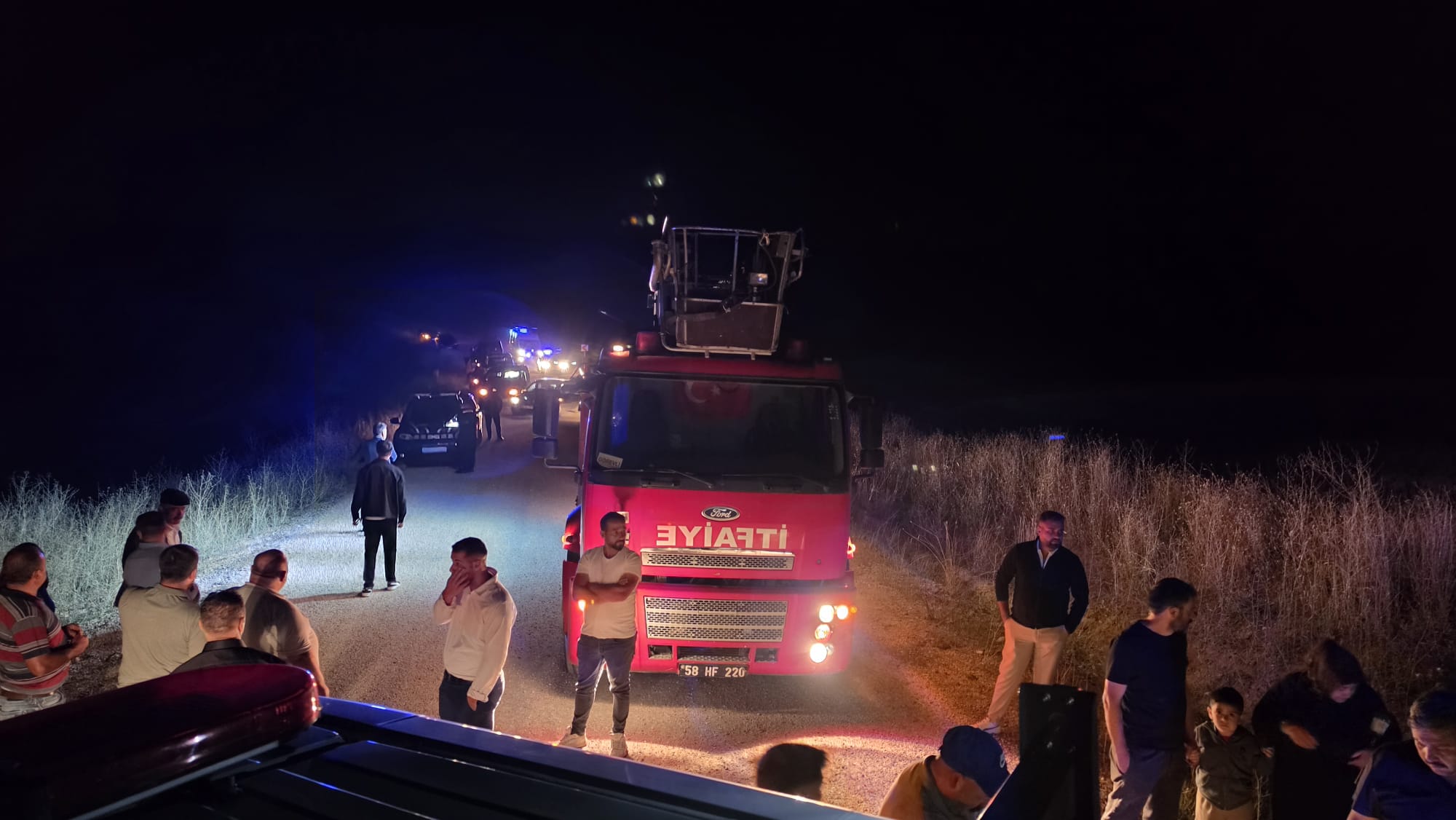 aa-20260914-42463181-42463180-sivasta-hafif-ticari-aracin-devrilmesi-sonucu-5-kisi-yaralandi.jpg