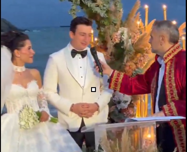 celal-can-algulun-esi-yagmur-gedik-kimdir-ne-is-yapiyor-iste-dugun-detaylari11.jpg