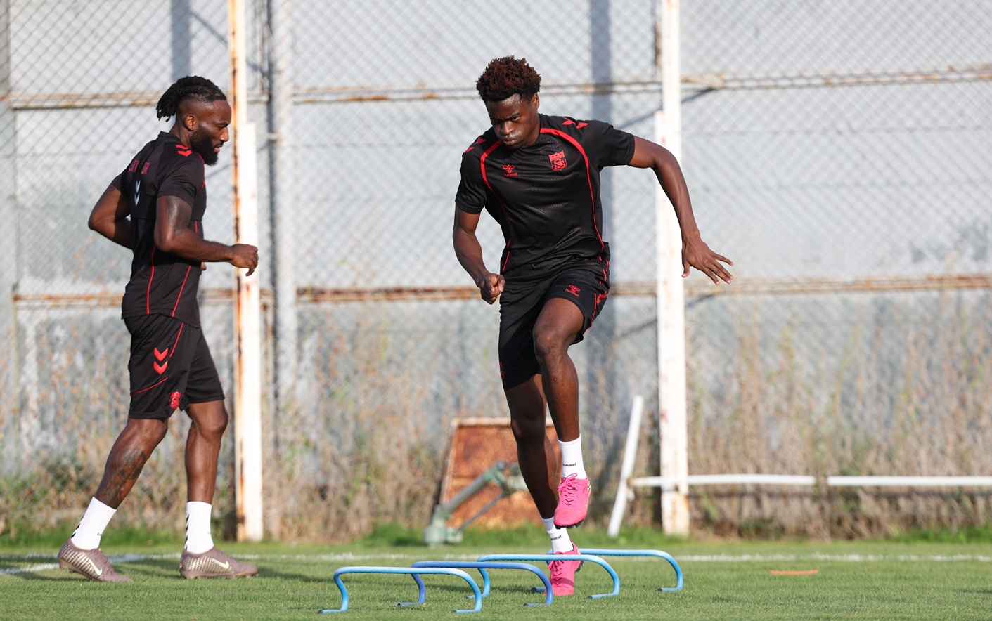 aa-20260917-42497493-42497490-sivasspor-ankara-keciorengucu-macinin-hazirliklarini-surdurdu.jpg