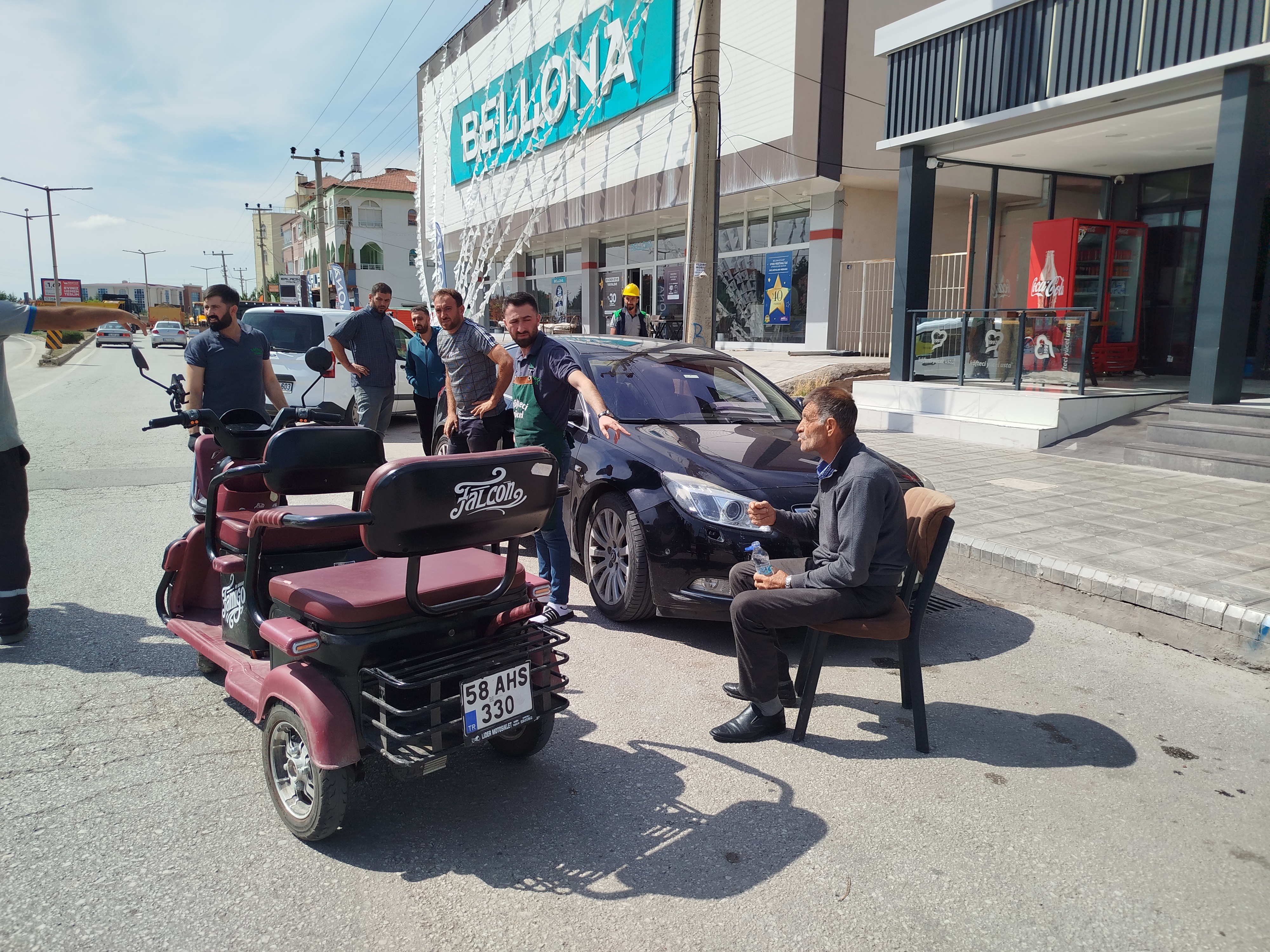 hafif-ticari-arac-ile-uc-tekerlekli-moto-1512565-450059-1.jpg