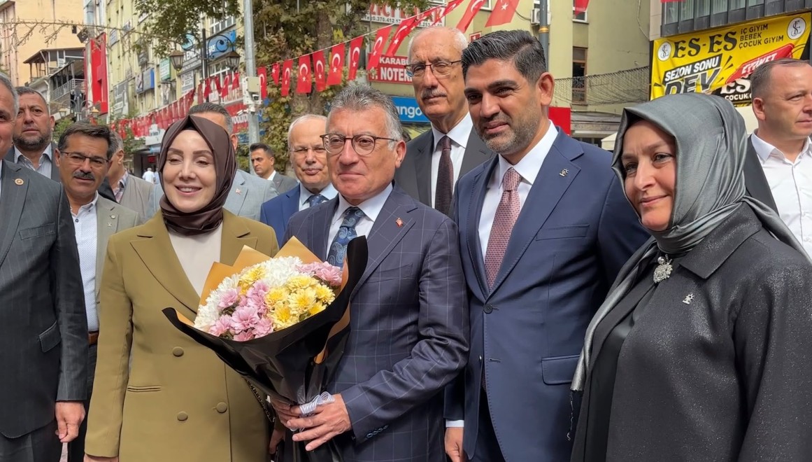 ak-partili-guler-her-gun-bir-belediye-1522272-452854.jpg