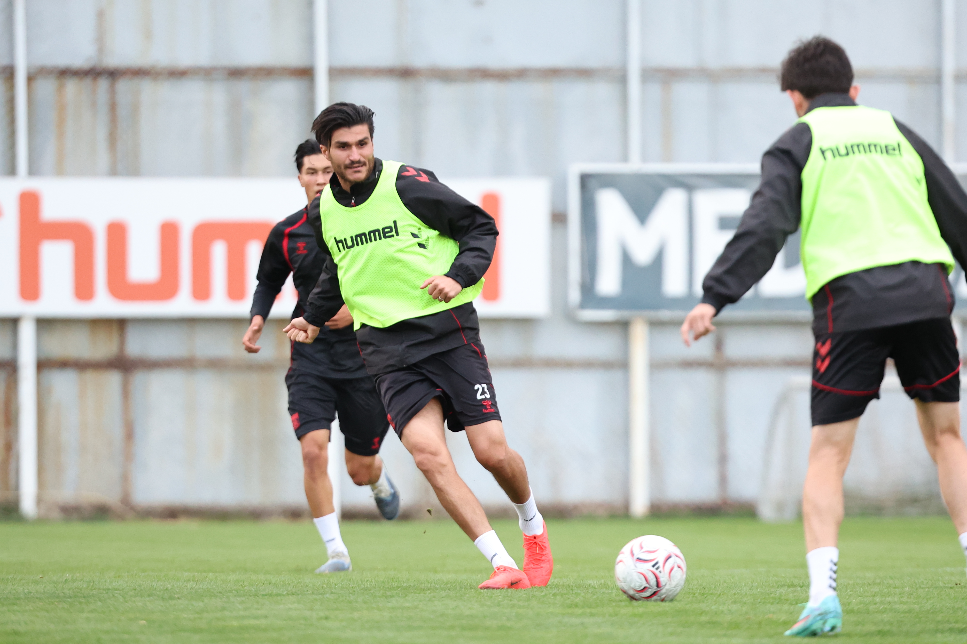 aa-20260927-42586719-42586717-sivasspor-pendikspor-macinin-hazirliklarini-surdurdu.jpg