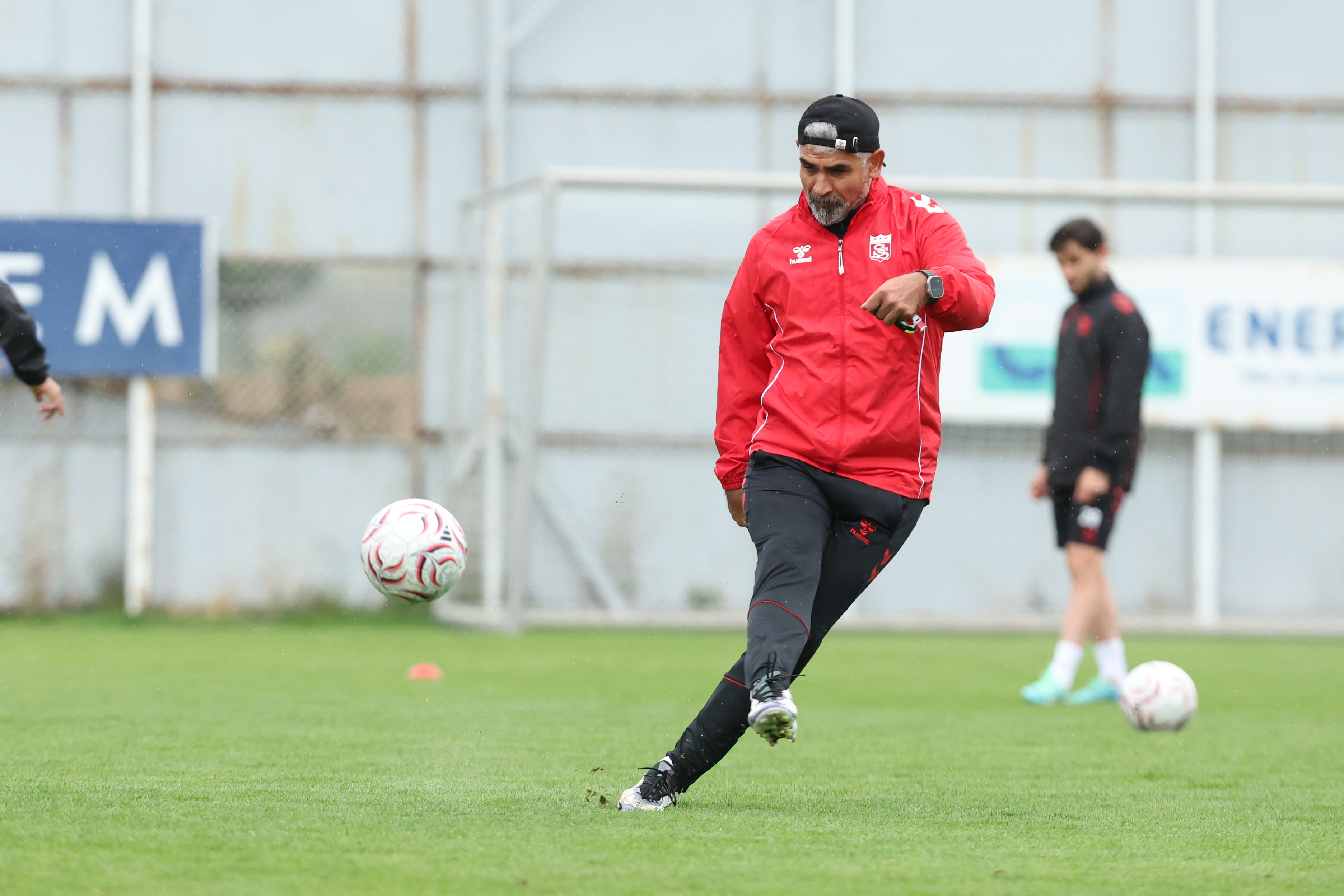 aa-20260928-42594060-42594059-sivasspor-pendikspor-macinin-hazirliklarini-surdurdu.jpg
